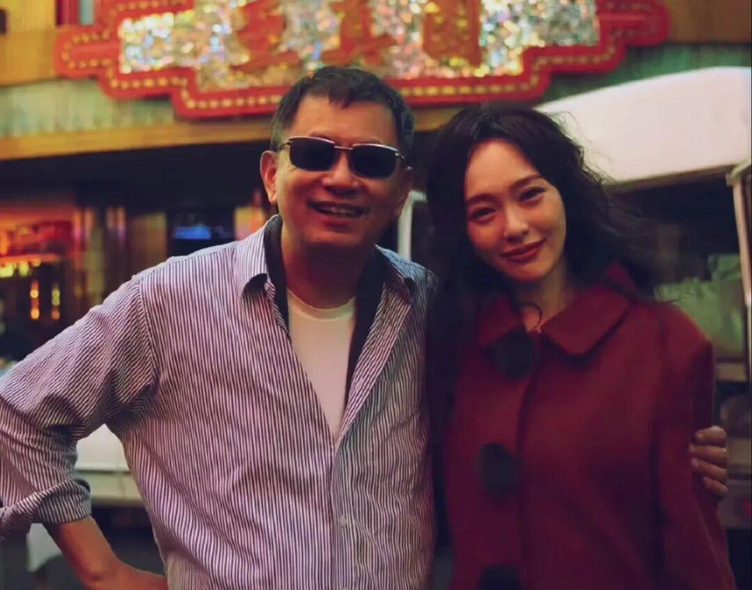 王家卫评价引热议，唐嫣洁身自好成全网焦点