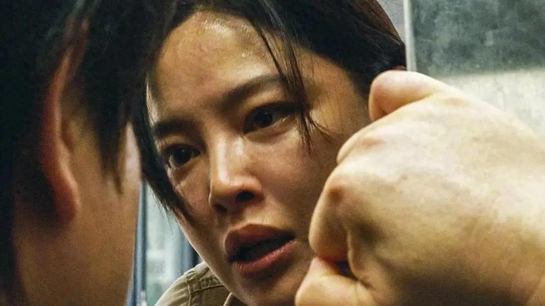 票房破6亿！这部“一刀不剪”引进的狠片，又给好莱坞上了一课