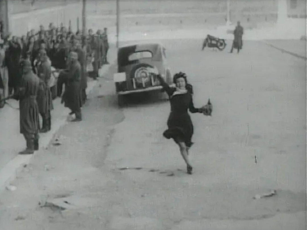 《罗马，不设防的城市》：电影史上的里程碑与人性光辉