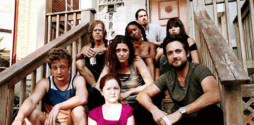 《无耻之徒》主演情感关系全解析：那些令人难忘的伴侣们