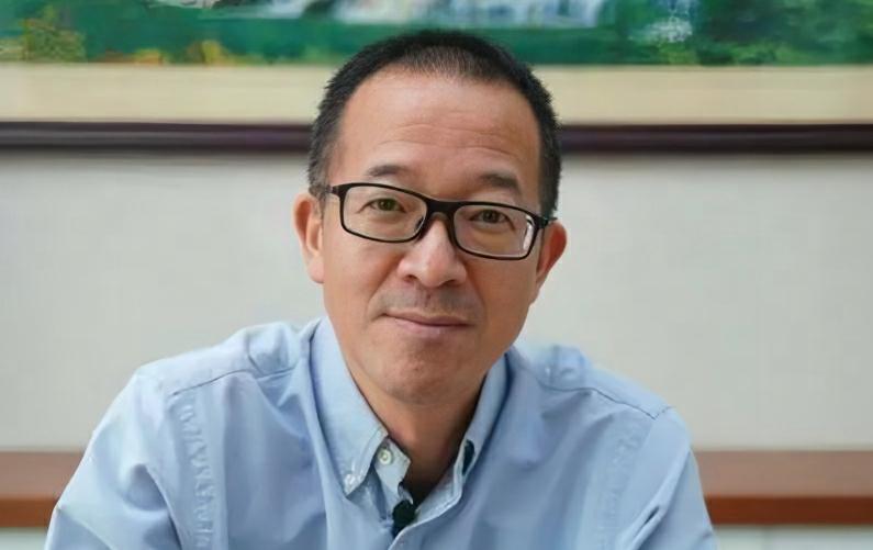 俞敏洪南极发32周年内部信引员工吐槽，内容争议不断