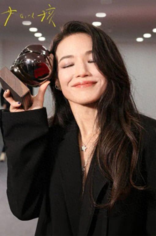 舒淇自编自导《女孩》：原生家庭之痛与倔强成长