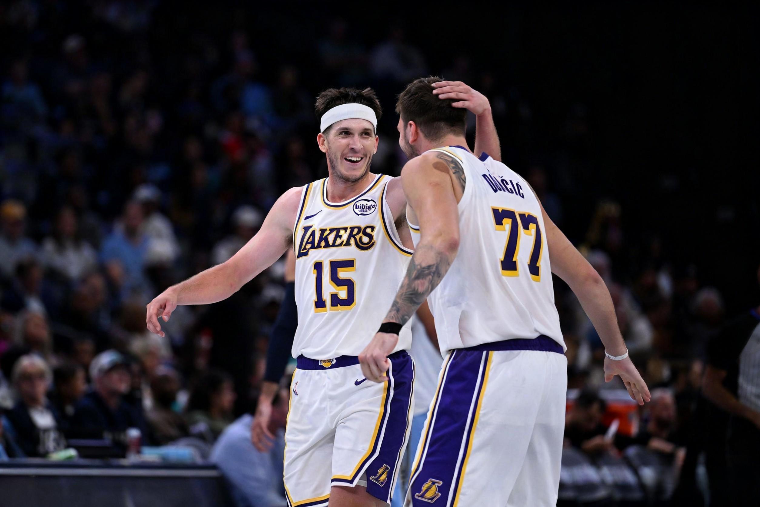 东契奇复出砍44分谈里夫斯：他今晚投篮意愿低，湖人进攻仍有提升空间