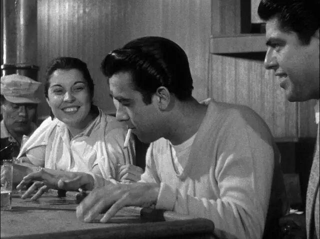 非职业演员能否超越大明星？电影中的选角艺术与表演张力