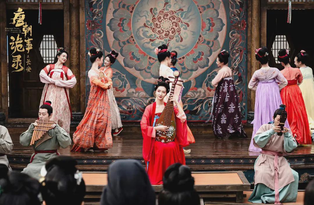《唐诡3》许龄月红衣钓系美人引热议，演技获赞致谢杨旭文