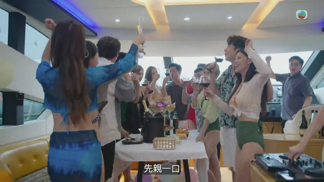 《新闻女王2》第7集：郭珮文泳装吸睛，廖慧仪坠海成焦点