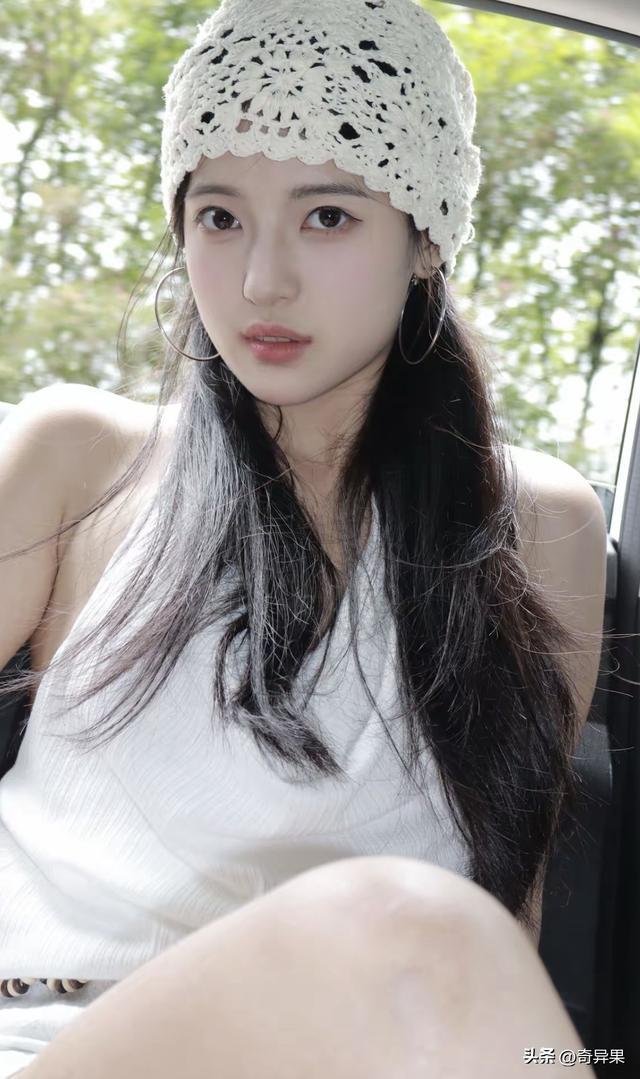 绝世佳人：此女美貌天成，媚态动人却不失高雅