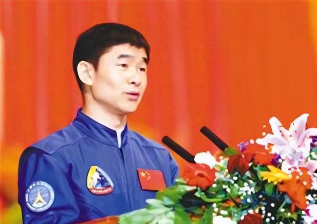 航天员刘伯明：从农家穷小子到娶校长女儿，父亲曾疑是骗局