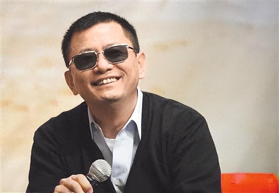 娱乐圈阴暗面大揭秘：陪玩陪睡、集体嫖娼、导演揩油事件频发