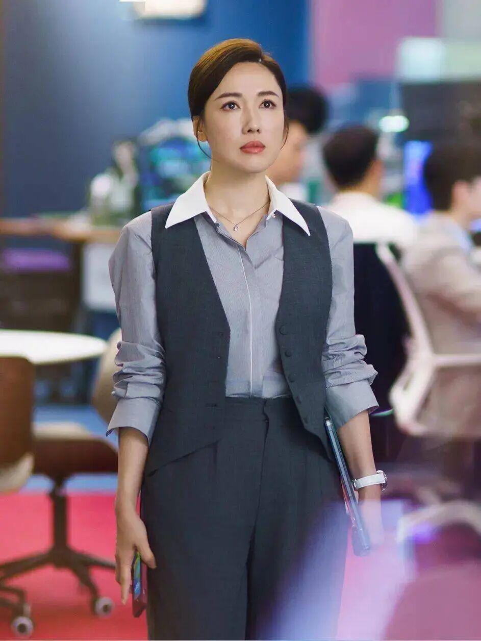 李施嬅8年感情纠葛：恋爱脑背后的原生家庭之痛