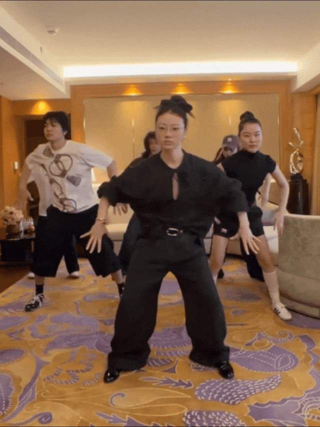 热度超10亿！今年最火的喜剧，周深、单依纯等明星竞相模仿