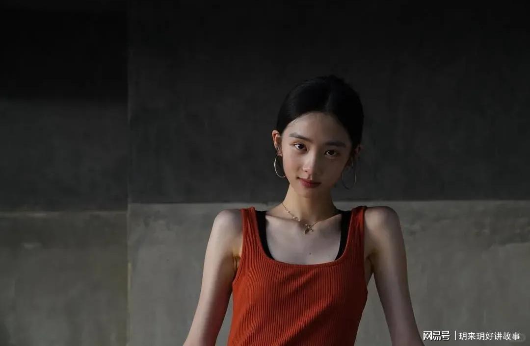 黄多多高奢代言图片