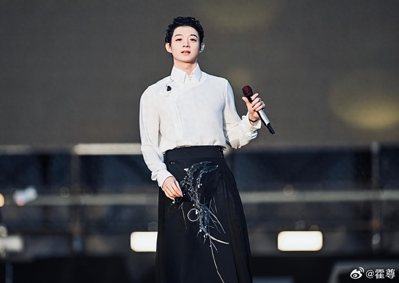 35岁霍尊南京音乐节正式复出，前女友陈露曾因敲诈被捕