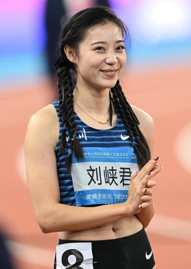 刘峡君力挺男友何锦櫶：19岁全国前八已超惊艳