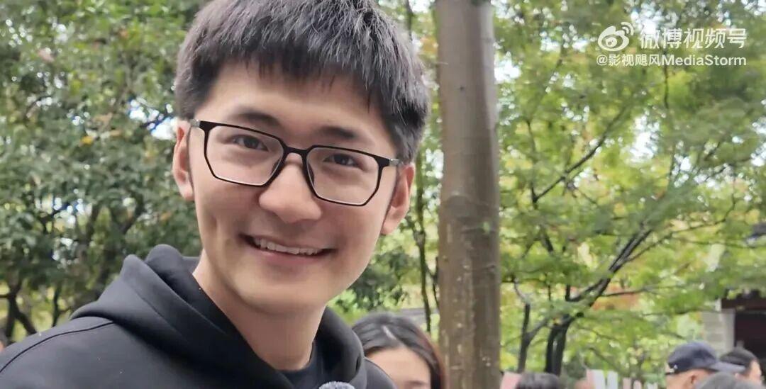 29岁富豪CEO离婚后现身相亲角，学历与婚史成热议焦点