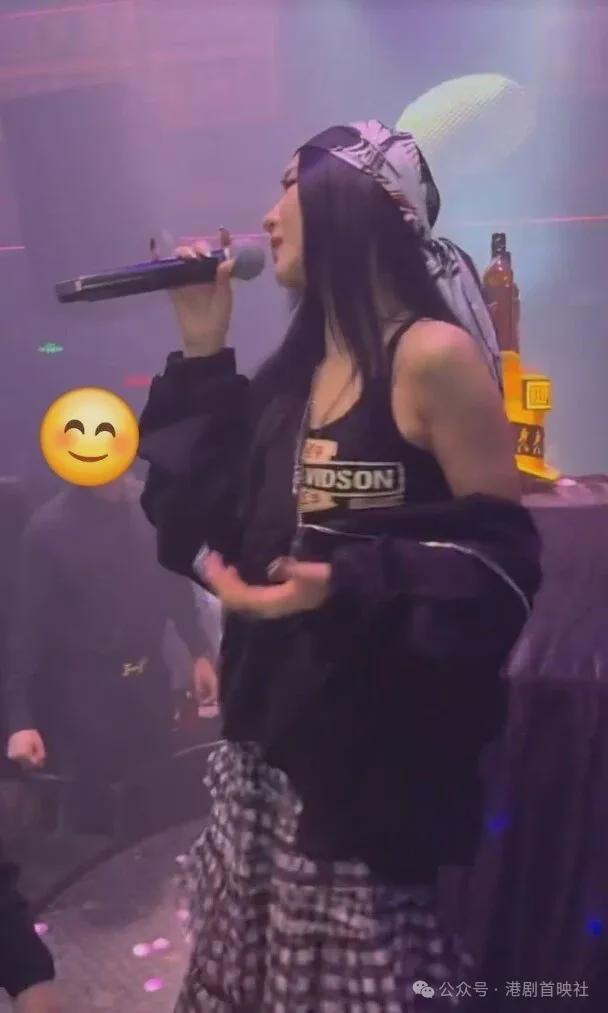 前TVB一姐菊梓乔转战内地酒吧演出，露膊握手赚取高酬劳