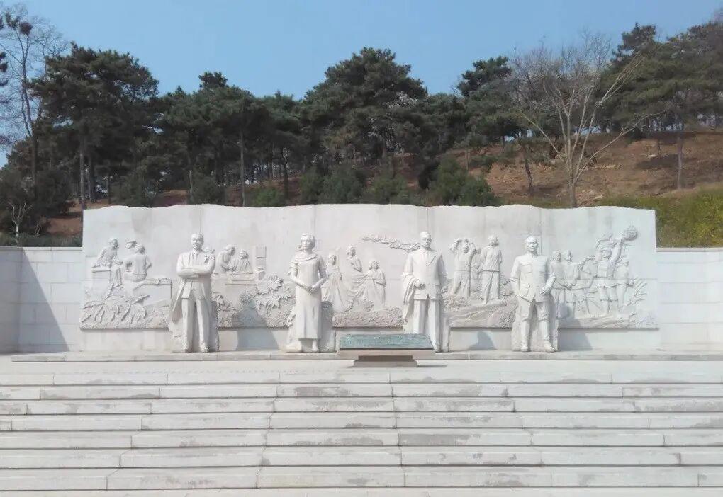 北京西山无名英雄纪念广场雕像