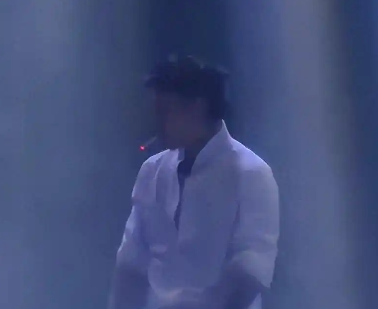 说唱歌手GALI舞台吸烟被罚，北京卫健部门依法处理