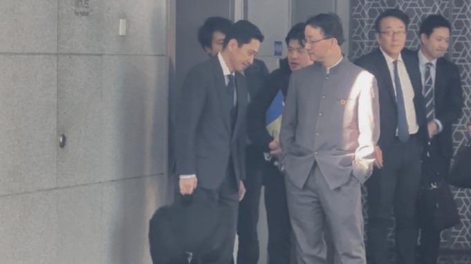 中日外交官员会谈现场画面