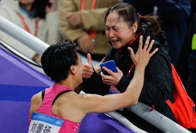 刘景扬母亲揭秘：无教练不被看好，全运会女子100米栏逆袭夺冠