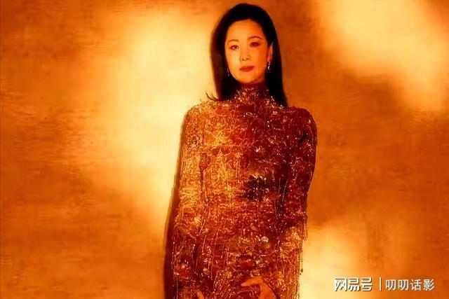 55岁咏梅丁克人生引热议，凭真实与坚持口碑逆袭