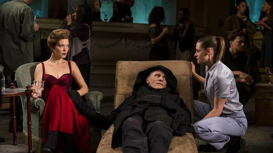 《未来罪行》：大卫·柯南伯格的残酷美学巅峰之作