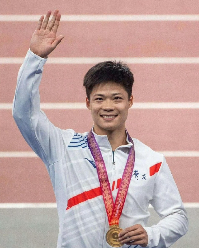 苏炳添全运会谢幕战：21年田径传奇落幕，绕场告别引泪目