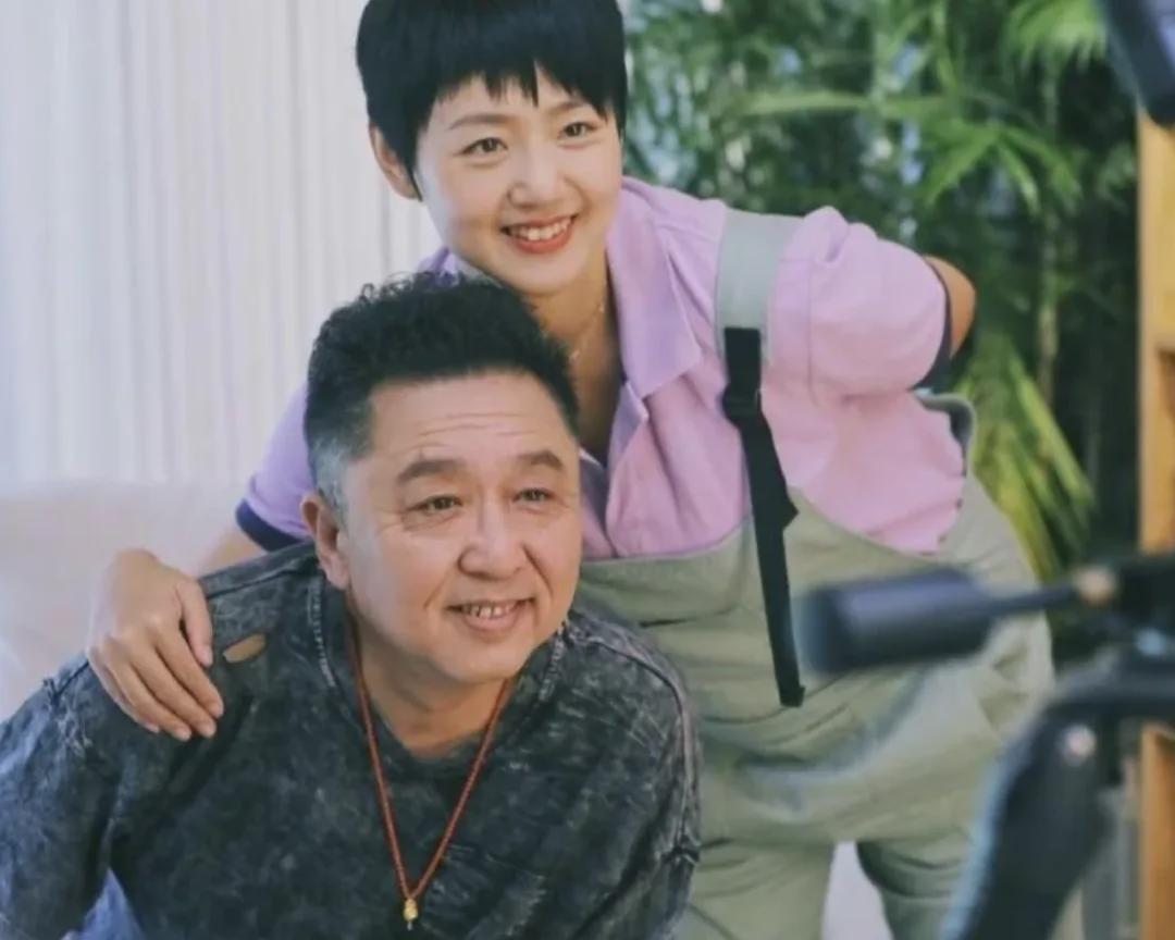 于谦与19岁白慧明的爱情故事：从低谷到巅峰，妻子默默支持