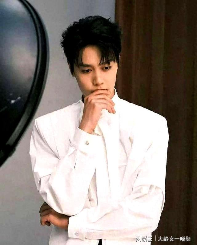 柯淳转型遇挫：短剧演员能否在长剧市场站稳脚跟？