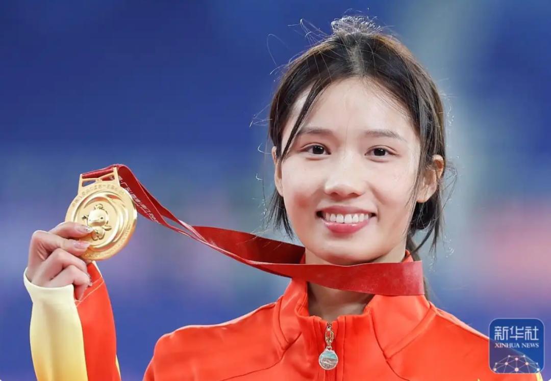 清华学霸邵雨琪全运会跳高夺冠，力挺吴艳妮：实力与美貌并存