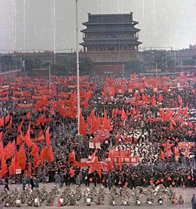 五星红旗仅得5票却成国旗，342票的热门作品为何落选？