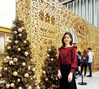 章泽天带女儿伦敦音乐节亮相，8岁Linda真容引热议