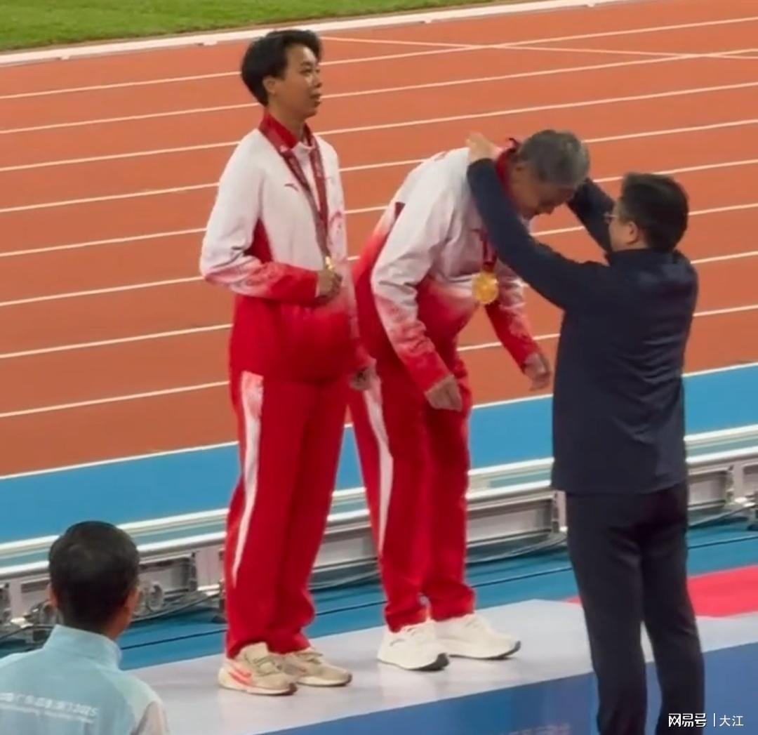 刘景扬全运会夺冠：领奖鞋背后的母亲艰辛与付出