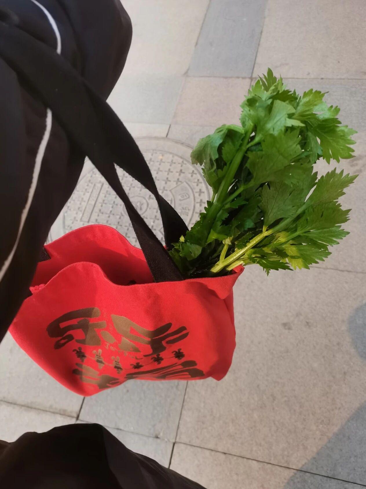 电视剧为何总出现芹菜？揭秘芹菜在影视中的独特魅力