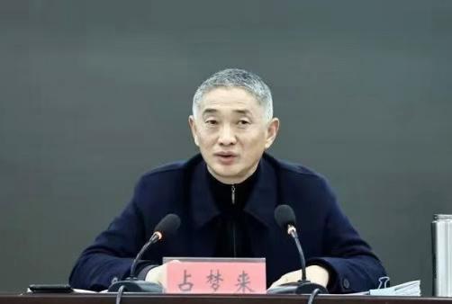 江西一县政协原主席主动向组织交代问题！曾因给县委书记送高档白酒和香烟被通报