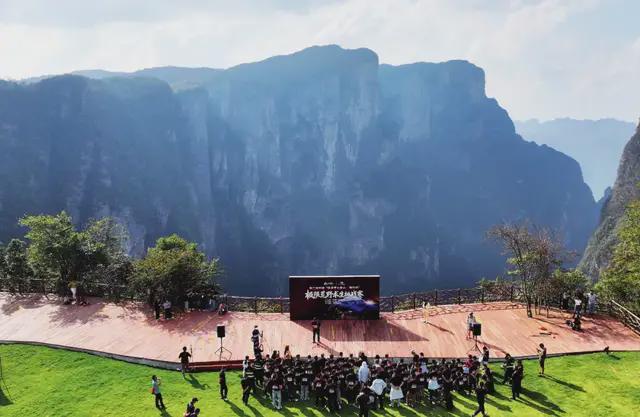 100名草根选手挑战荒野求生，张家界七星山如何借赛事突围？