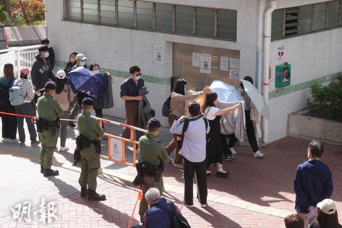 香港大埔火灾致94人遇难，家属认尸遇阻质疑信息混乱