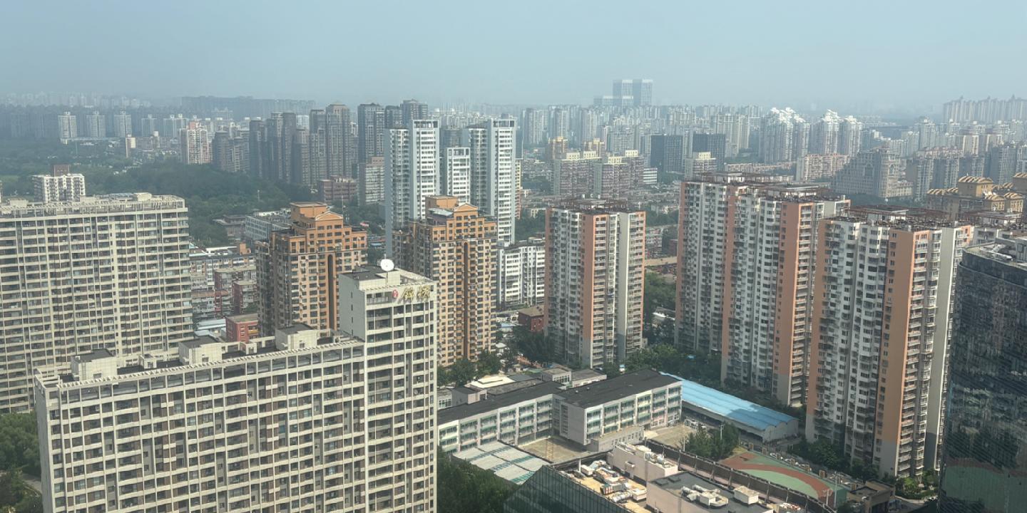 房企销售员深夜狂打电话：业绩压力下的生存现状