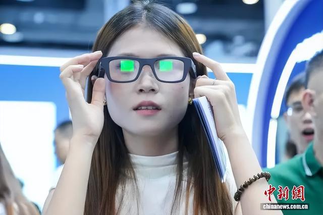 东博会AI科技引爆全网！书记智能眼镜成焦点
