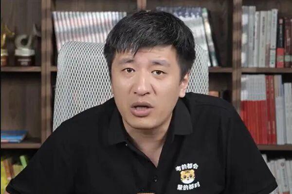 张雪峰账号遭平台禁关，网红名师争议再起
