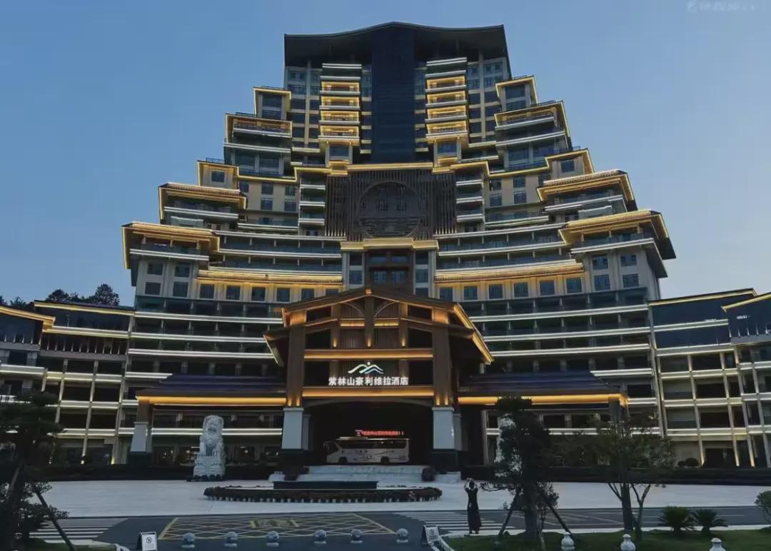 贵州独山烂尾楼‘水司楼’华丽变身豪华酒店，文旅融合新典范