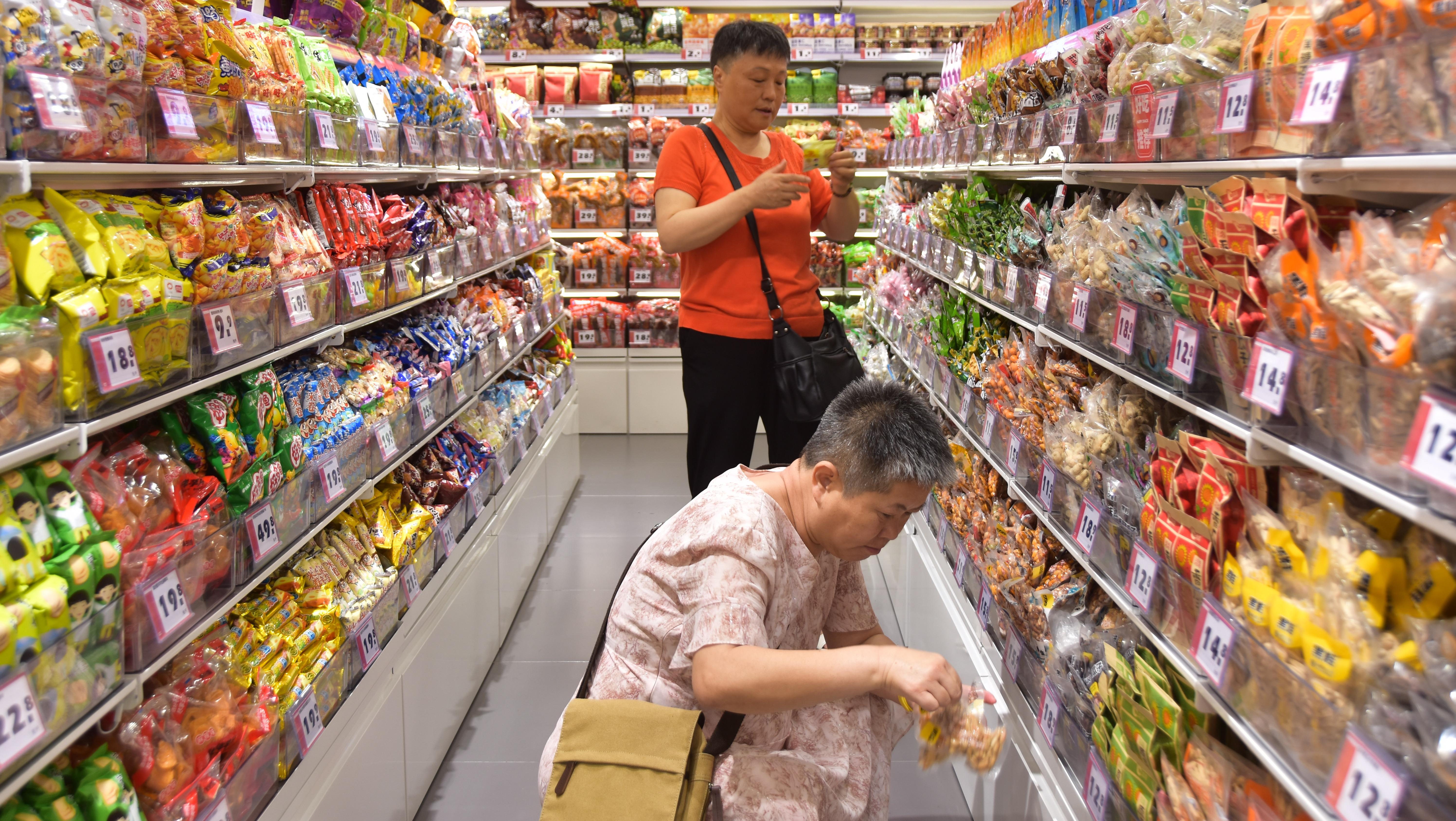 量贩零食赛道：好想来、赵一鸣们的扩张困局与转型挑战