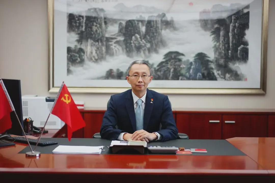 广发银行行长换帅：经济学博士王凯卸任，法学硕士林朝晖接棒