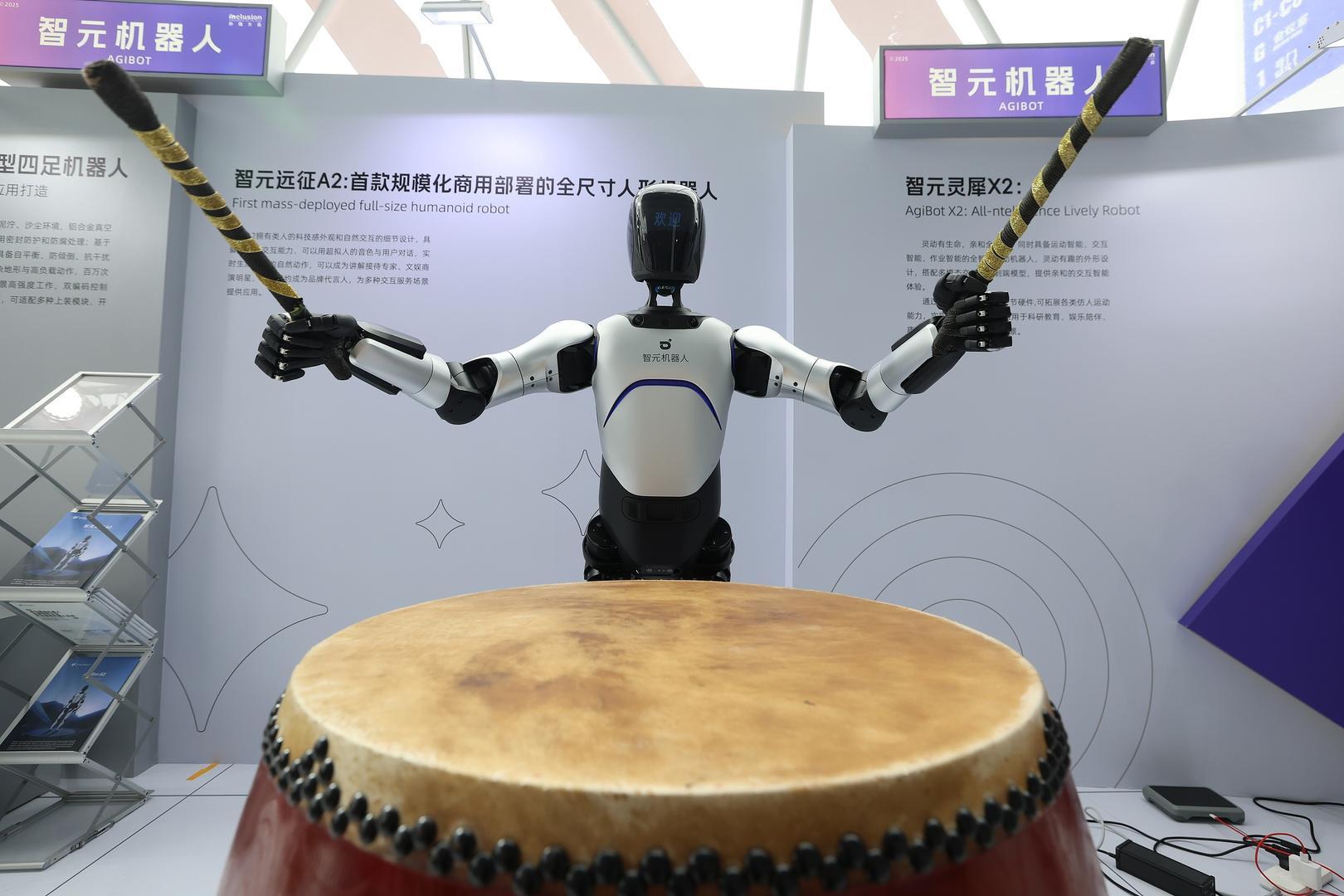 智元机器人无锡开业：全国首家具身智能体验中心落地