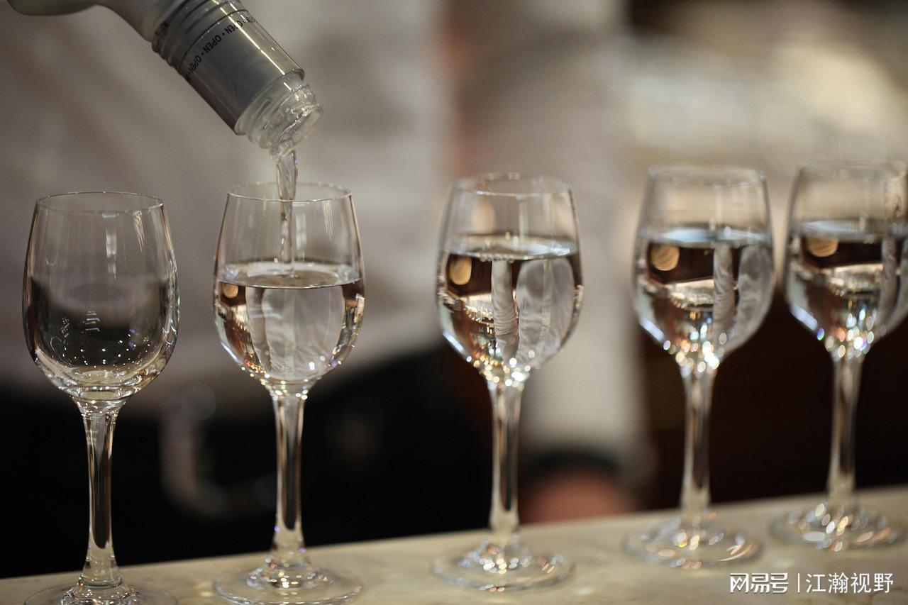 中秋白酒销售或跌超20%？解析白酒市场遇冷真相