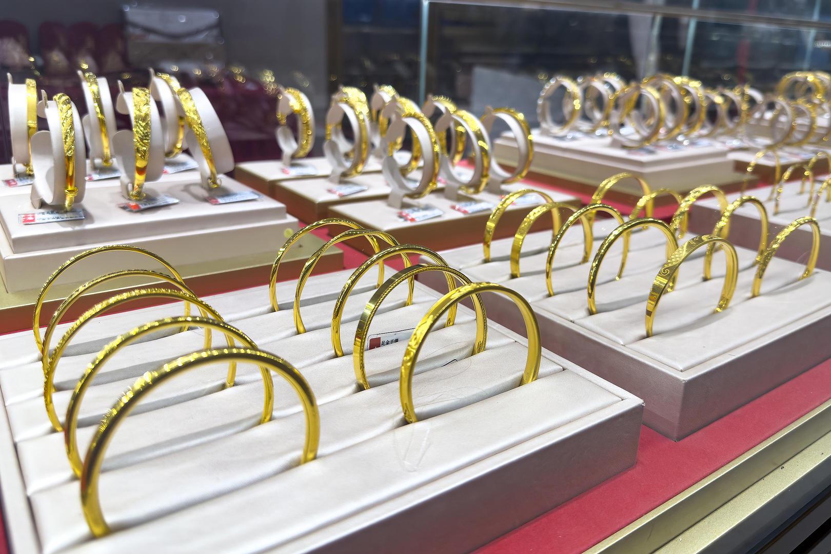 黄金价格狂飙！现货黄金首破3900美元，品牌金饰逼近1150元/克