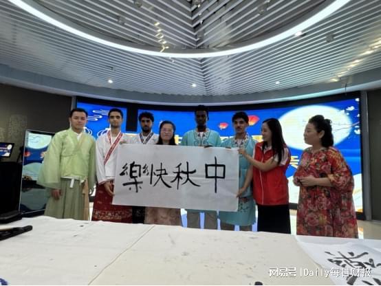 浙江稠州银行双节活动：中外文化交融与金融服务新体验