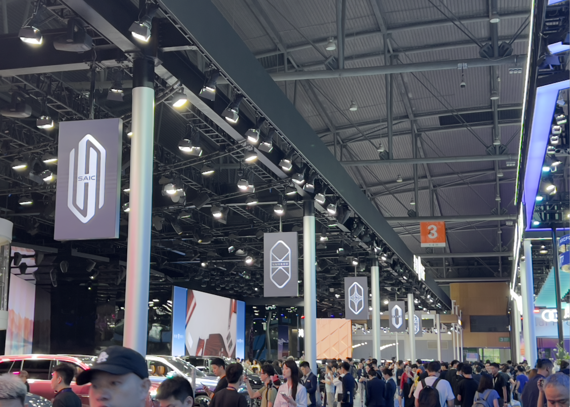 华为汽车业务新格局：智选车与HI模式下的车企博弈