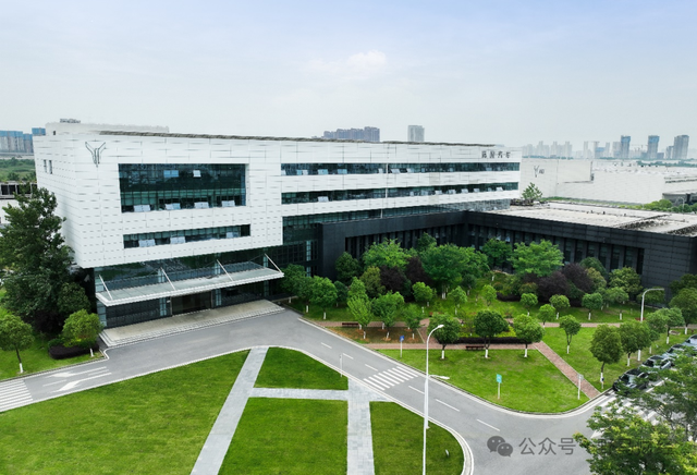 岚图汽车：以“三高”战略领跑高端新能源市场，打破盈利困局