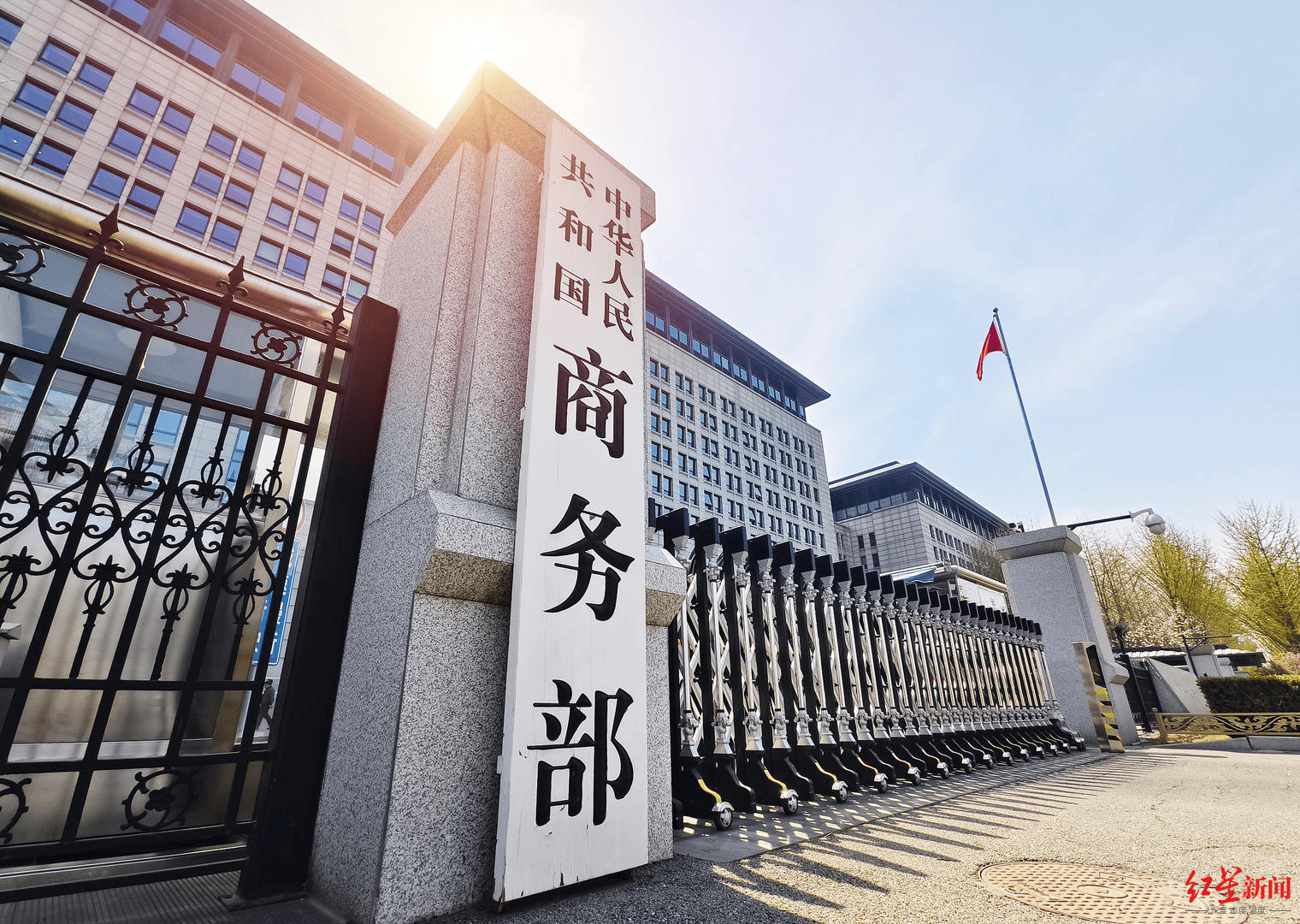 中方强化稀土出口管制，明确限制军事敏感领域